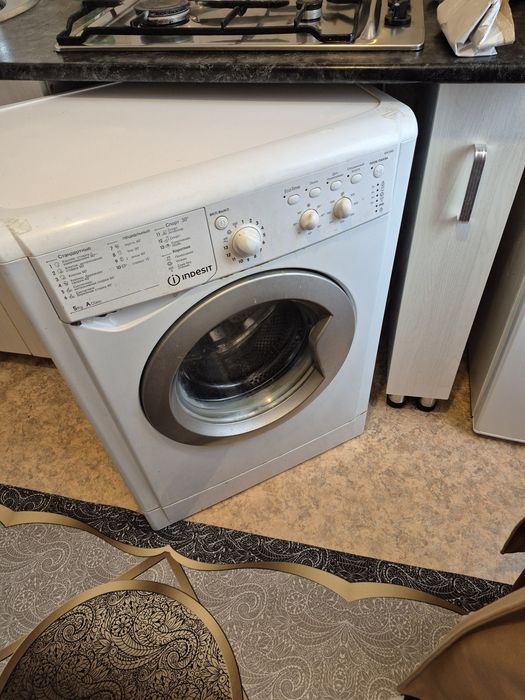 Продам стиральную машинку самовывоз.