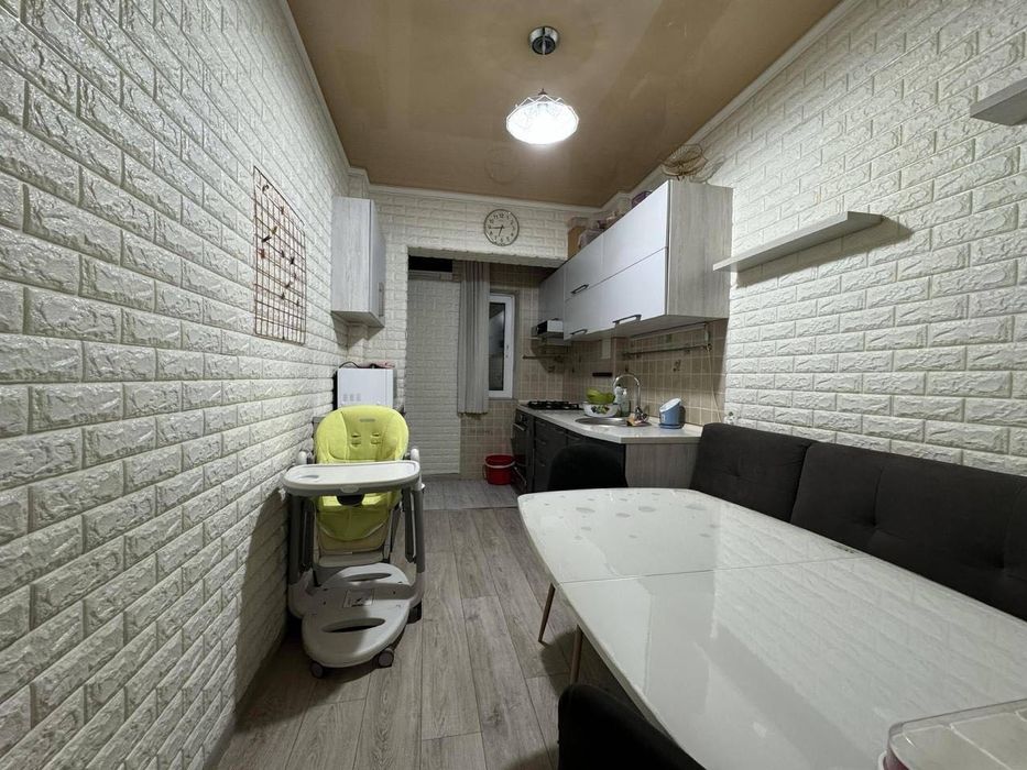 ОЙБЕК МЕТРО Центр Города Трехкомнатная 3/6/9 Площадь-75м2 Ремонт-Хорош