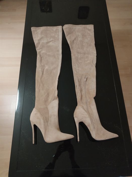 Ботуши от велур-нови.