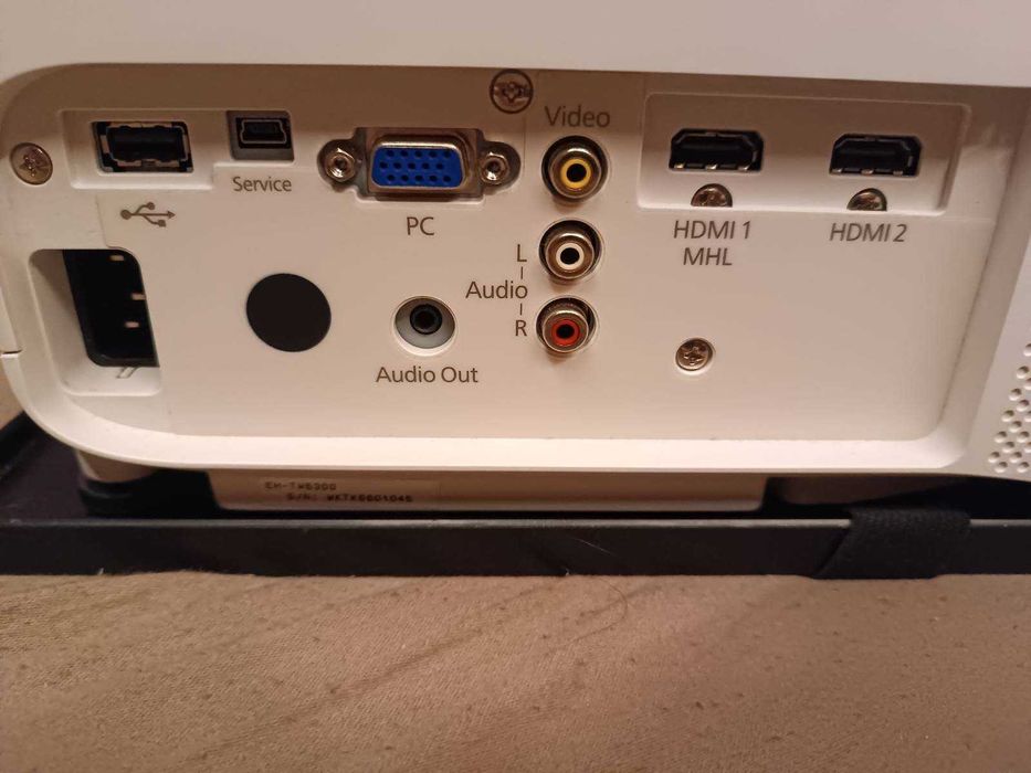 Проектор Epson TW5300 - Домашно кино и Гейминг FULL HD + Екран