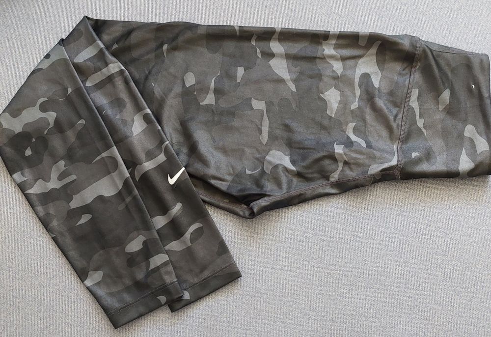 Дамско горнище Nike TechFleece  N98 Jacket и клин Nike

Като ново 

це