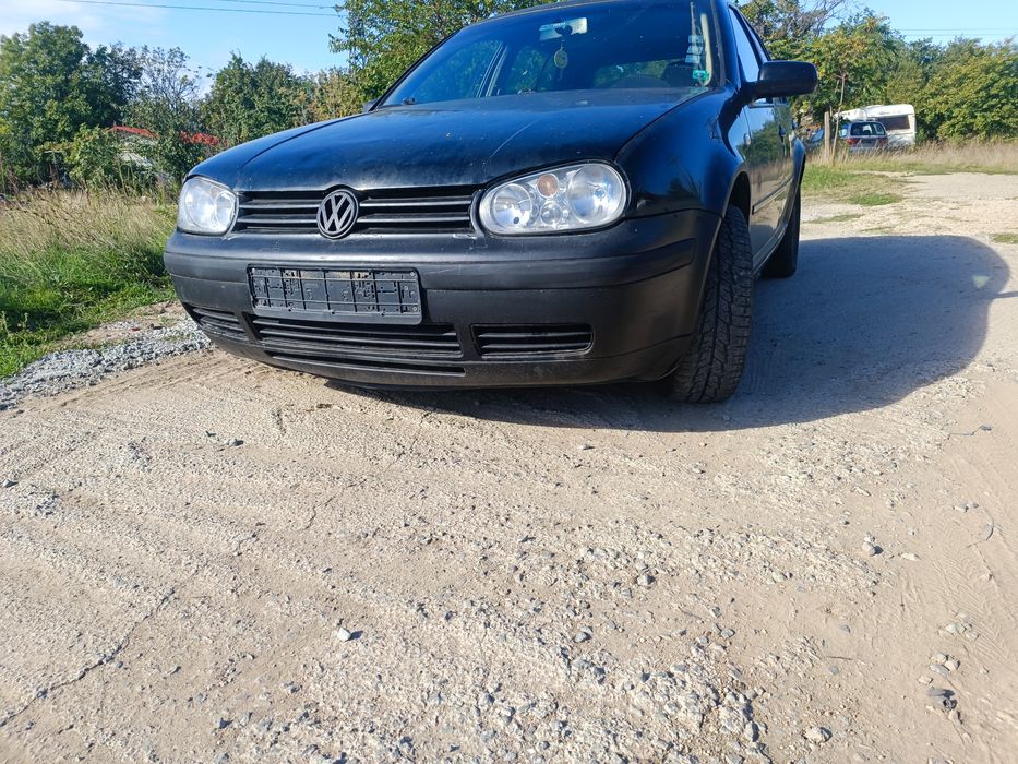 Продавам голф 4 на части 1,6 101коня и 1,9 110