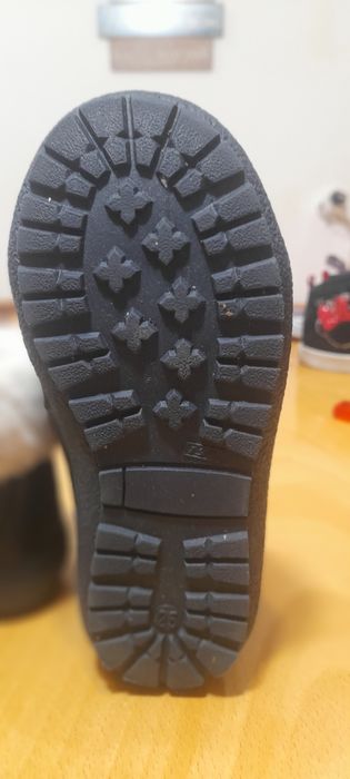 Детски обувки 25 номер употребява