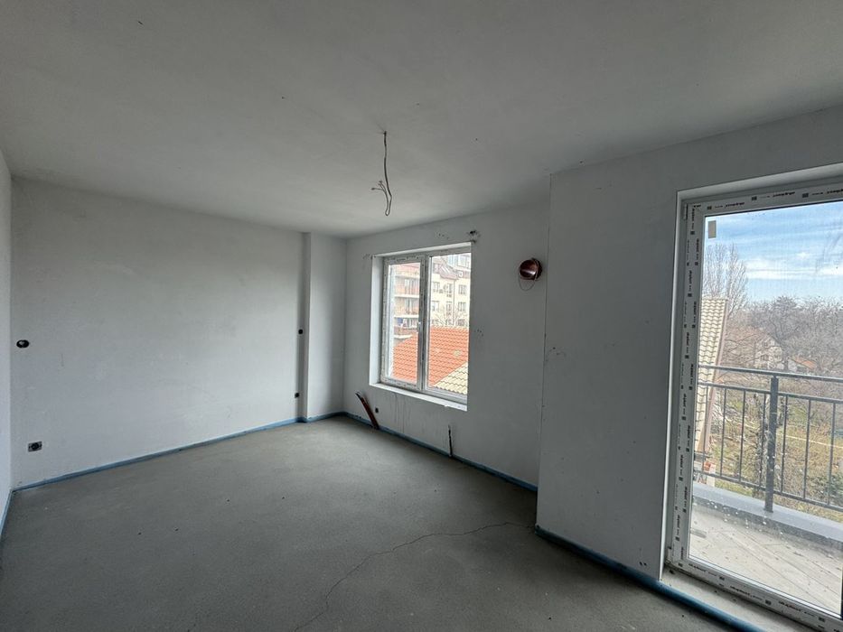 Просторен четиристаен апартамент в ж.к. Карпузица!