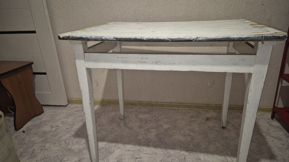 Стол кухонный прочный
