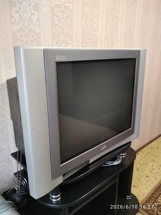 Телевизор большой