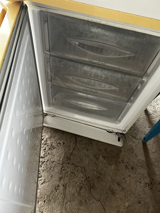 Продам холодильник