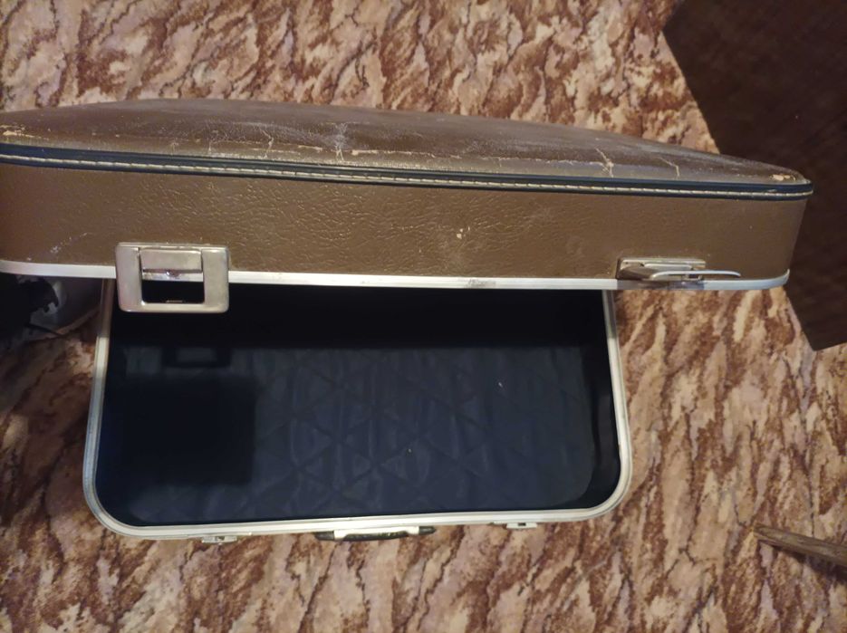 Стар куфар от СОЦ-а