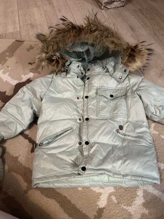 Продам зимнию куртку на девочку