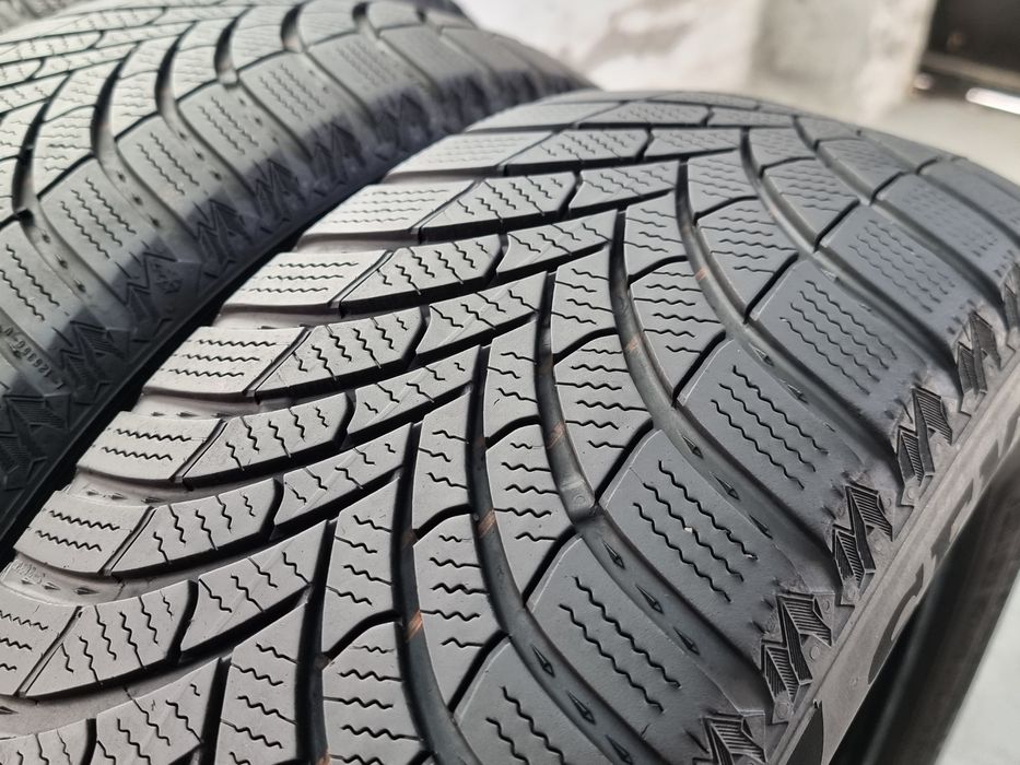 205/60/16 Semperit 4Броя: 280лв 6.5мм