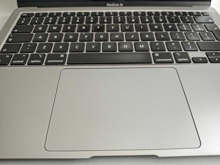Vând Macbook Air 13-inch
procesor Apple M1 , 8 nuclee CPU si 7 nuclee GPU,
8GB, 256GB, Space Grey, INT KB [mgn63z