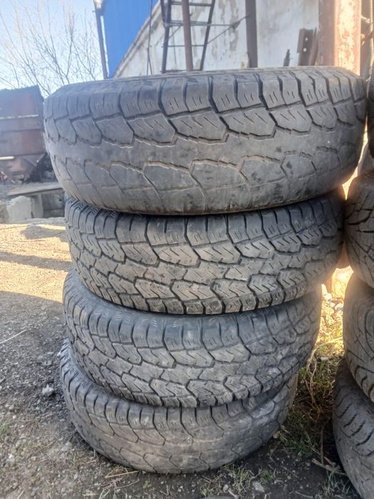 Продам резину 235/70R16