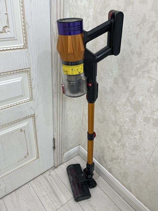 Продается вертикальный пылесос