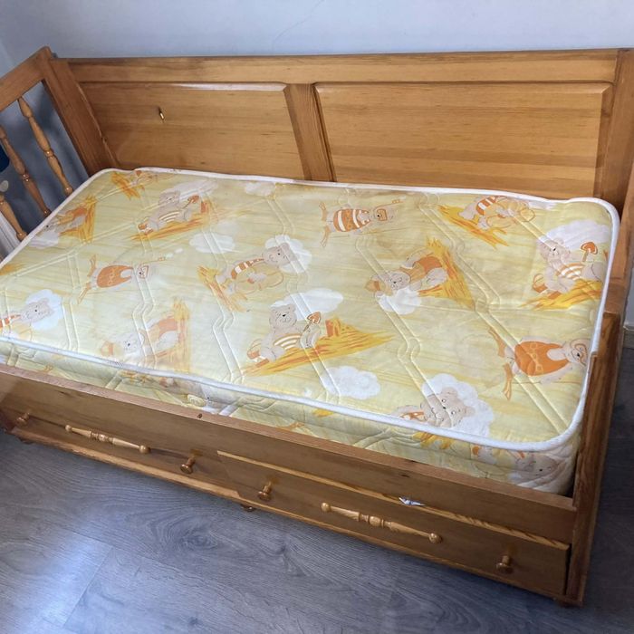 Детско дървено креватче