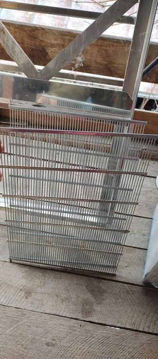 Gratii Haneman pentru stupi orizontali