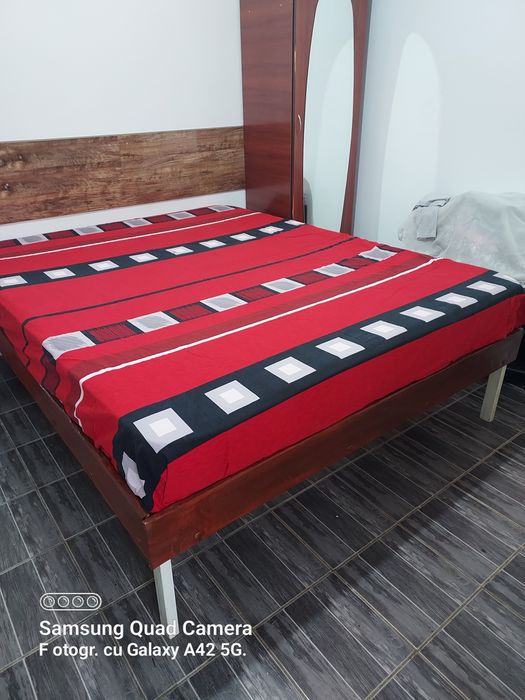 Vând pat cu tot cu saltea