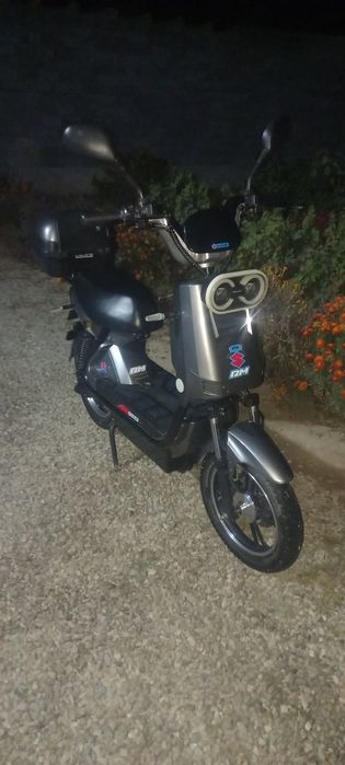 Skuter sotiladi, holati yaxshi, yurishi zo'r, 3 500 mil.
