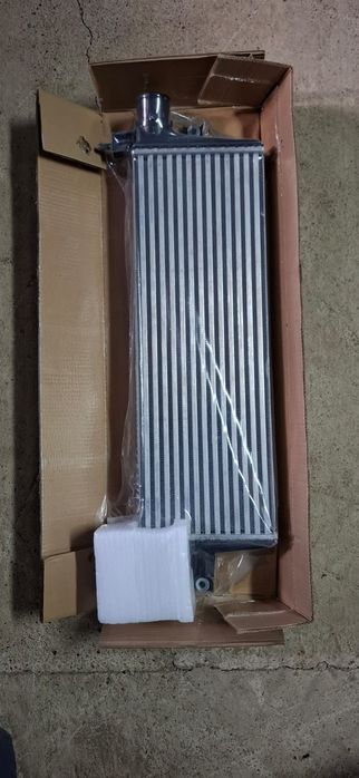 Радиатор интеркулера toyta hilux