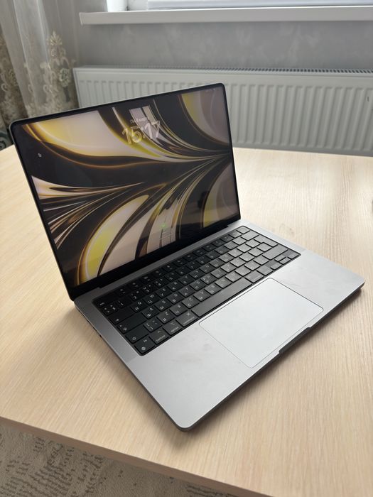 MacBook Pro M3 14.2” / 8 GB / 512 GB