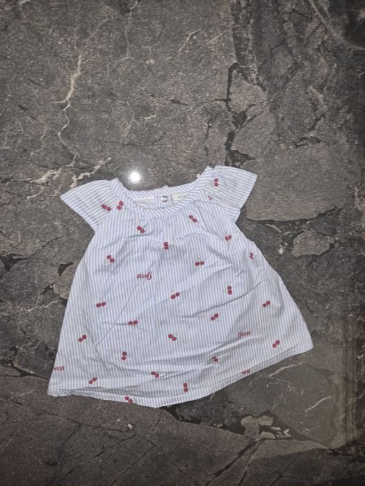 Дрешки за момиче 0-3 ; 0-6 месеца Guess