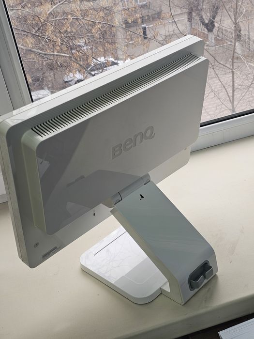 Монитор BenQ требует ремонта