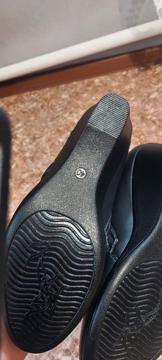 Продам женскую обувь