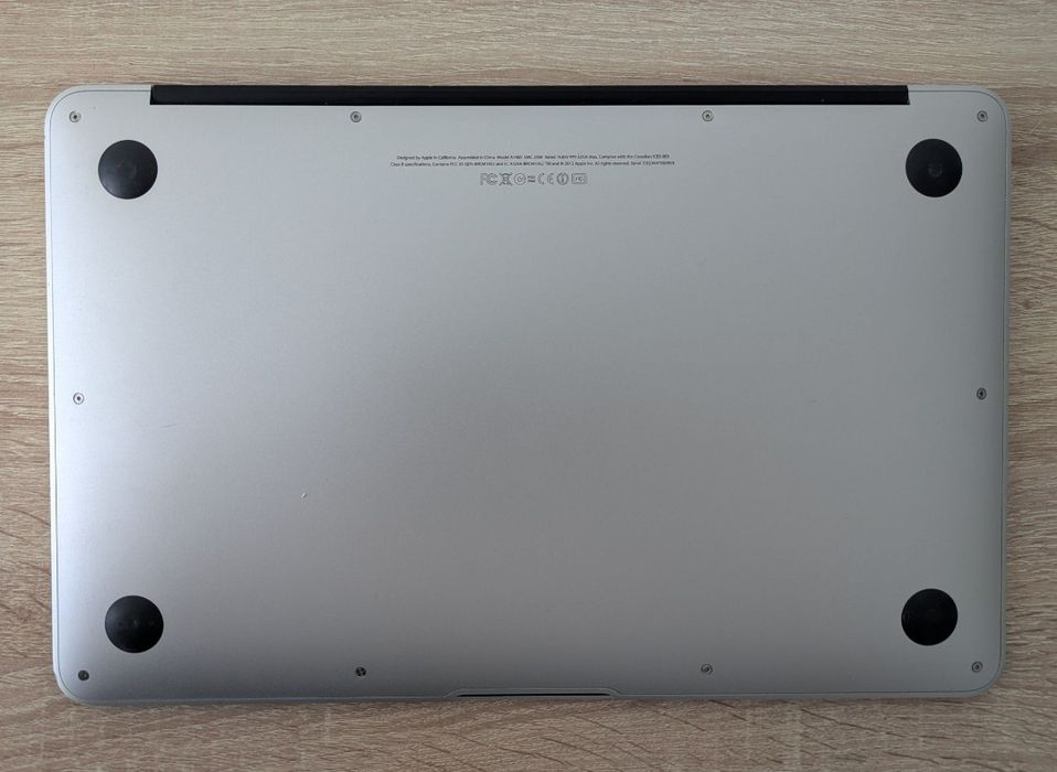 Продам Macbook Air 11 (макбук) 
Mid 2012 
Процессор - Intel Core i5 1.