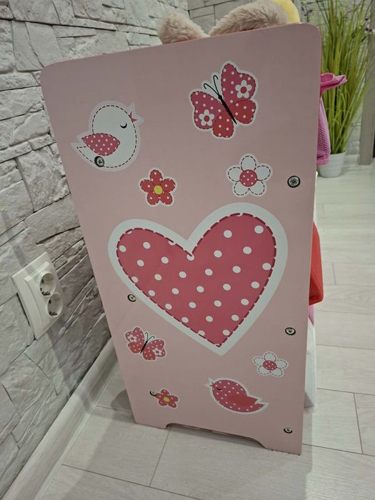 Здравейте, продавам детска етажерка с размери 60/30/66