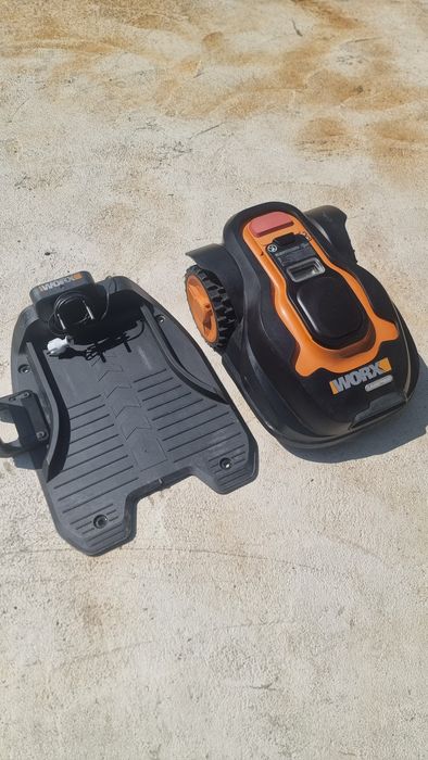 Robot tuns gazon WORX pentru piese