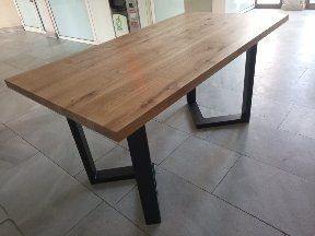 Трапезна маса от масив