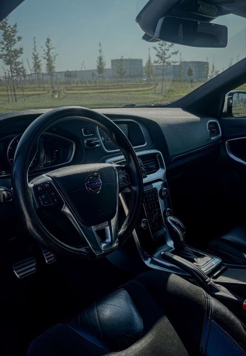 VOLVO V40 2015 — imagine 3