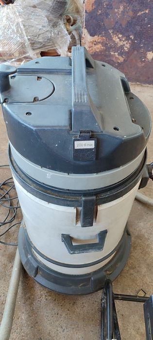 пендула със стойка и прахосмукачка