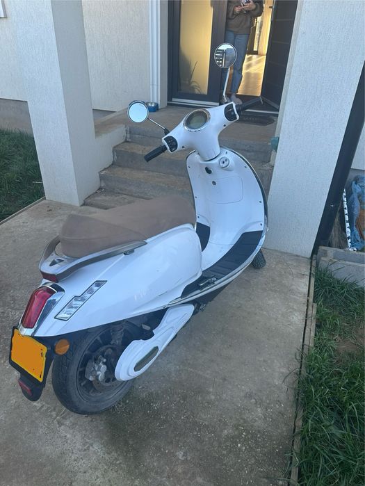 Scuter Electric E-FUN Pusa 3KW 2 baterii in stil Vespa