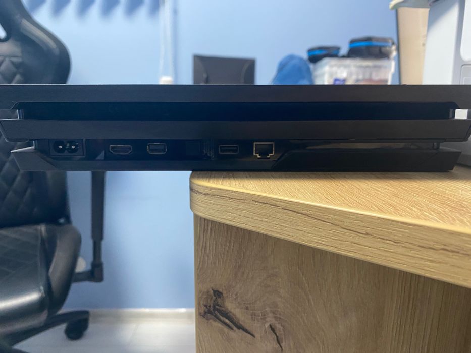 Playstation 4 Pro 1TB 7 Games