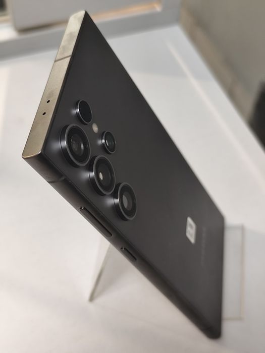 Samsung galaxy S24 Ultra Titanium Black