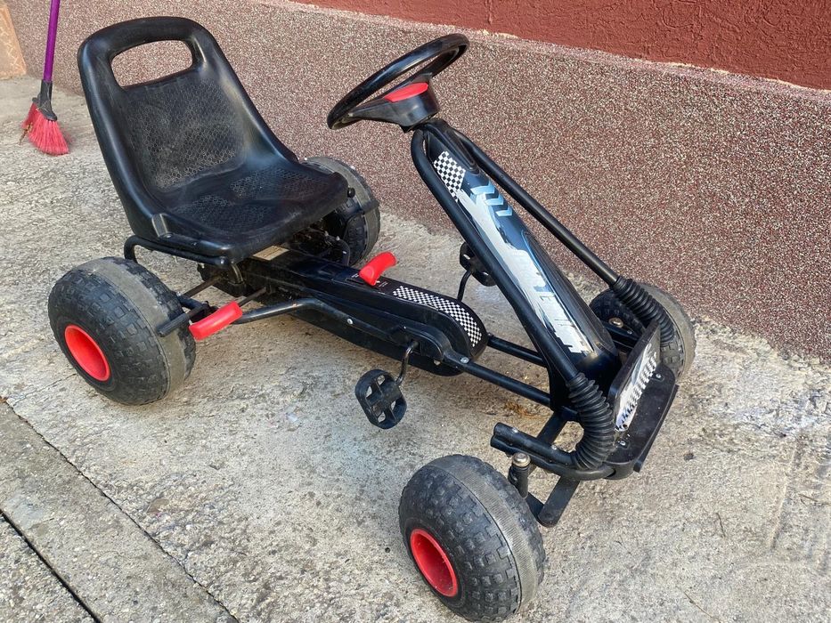 Kart cu pedale pentru copii