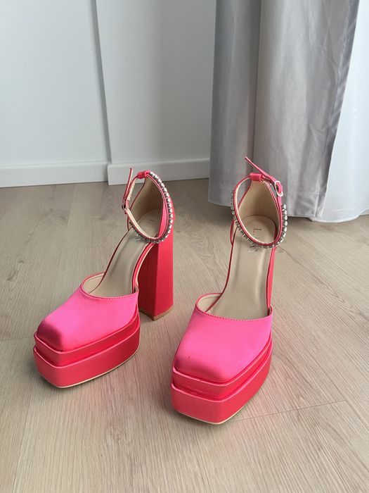 Pantofi cu toc inalt si platforma