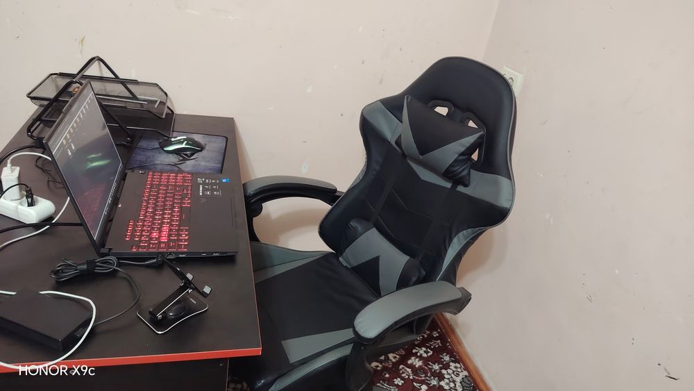 Игровое кресло подойдет для работы или чтобы просто играть игры