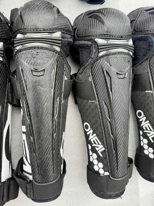Genunchieri second hand ONEAL TRAIL FR Knee Guard CARBON negru alb