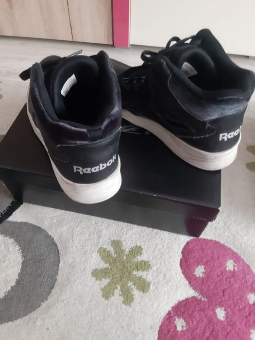 Vând bascheți copii , marca Reebok, mărimea 38,5