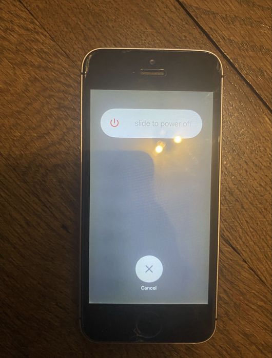 iPhone SE 64 GB 76% battery 2016