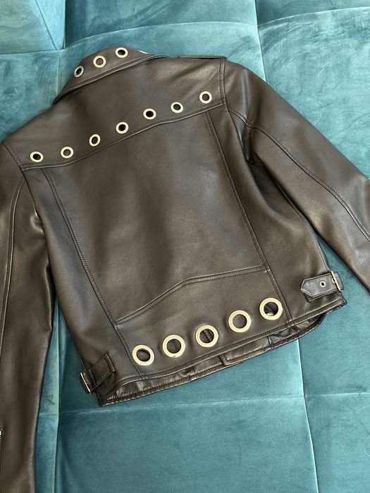 Стилно черно кожено яке с капси ZARA