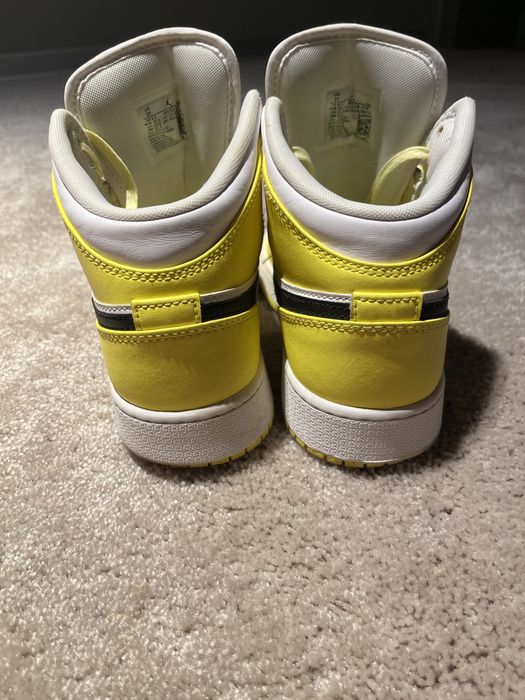 Jordan 1 mid dynamic yellow floral