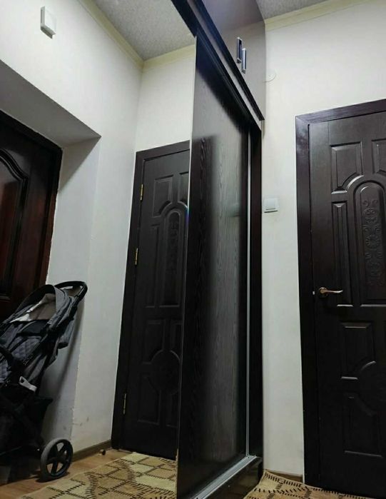 Uy sotiladi Sergeli 6A 13-dom 7 qavat domning 4-etaji 2 xonali uy