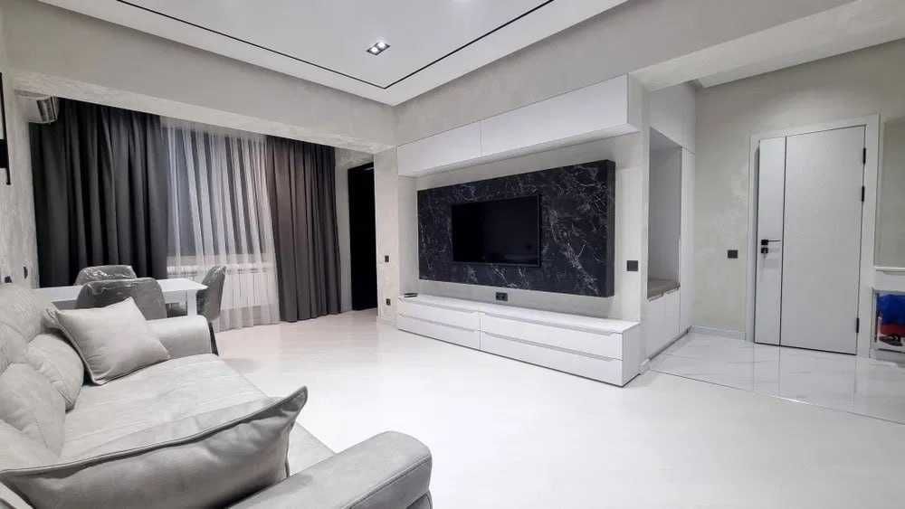 Срочно сдам 2/2/4 кв на Максим Горьком ор КФС H5