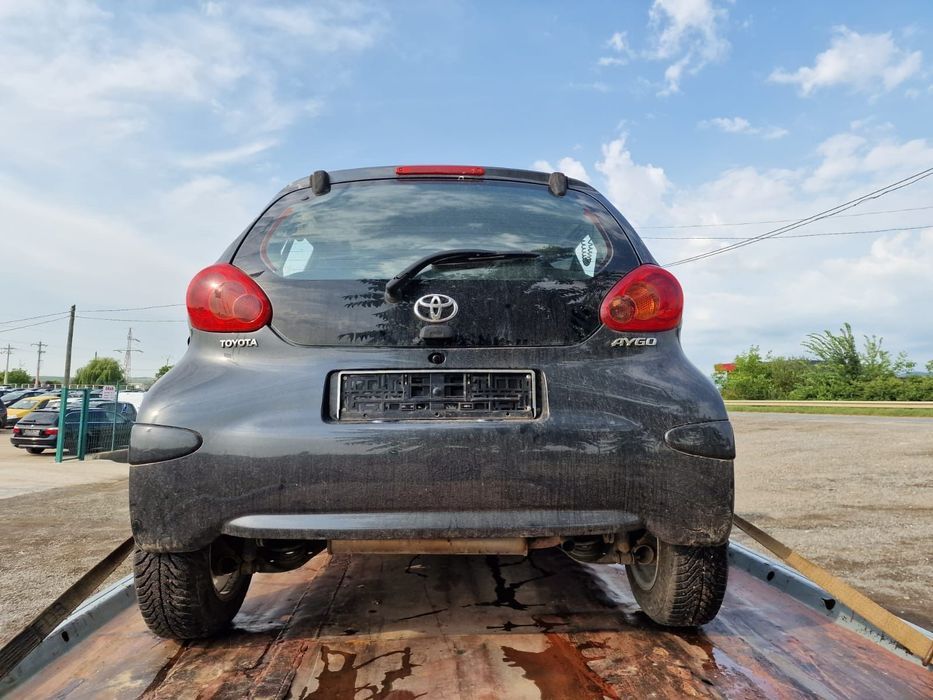 Dezmembram Toyota Aygo, an 2008, 1.0 benzina,cutie manuala
