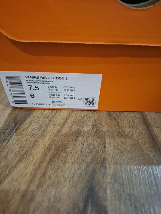 Дамски маратонки Nike Revolution 8