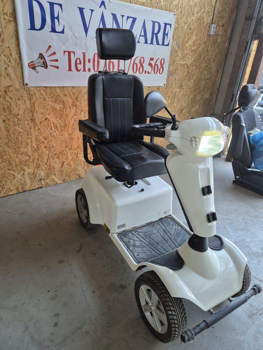 Cărucior scuter electric pentru persoane cu dizabilități sau bătrâni