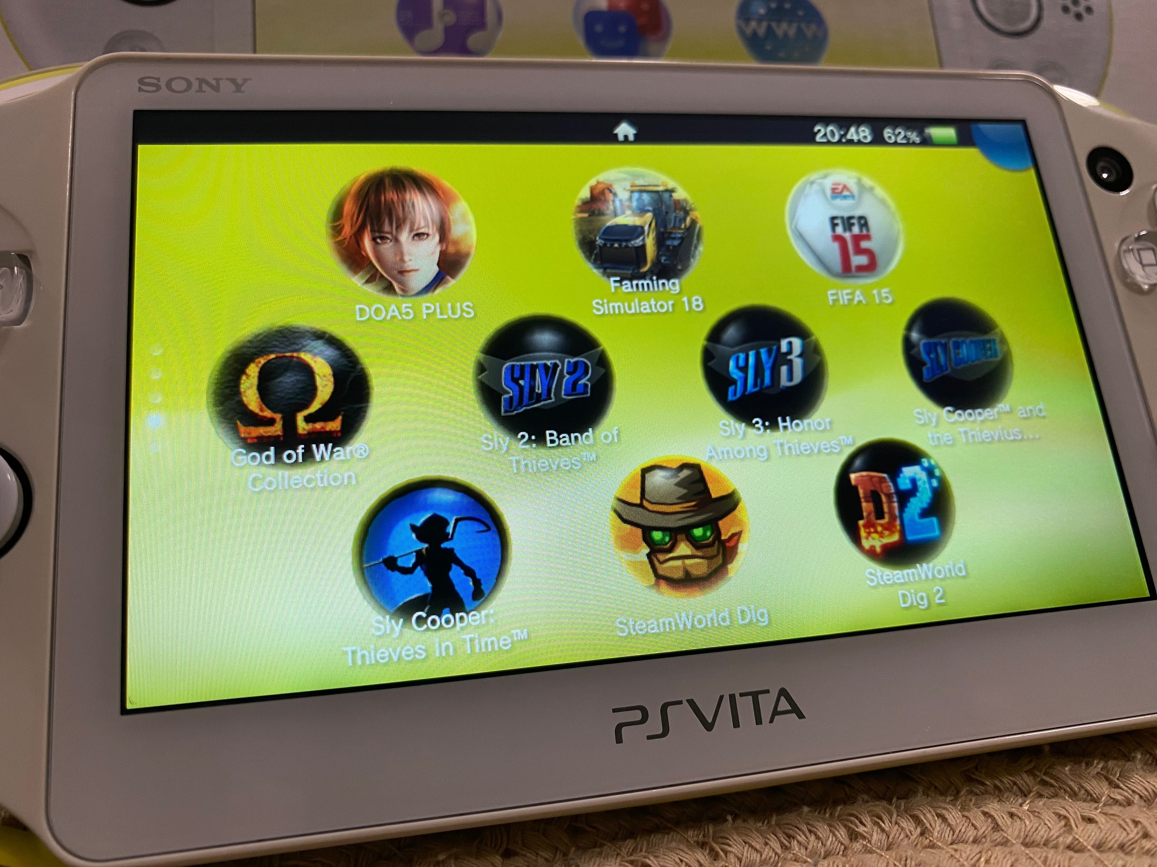 ＰＳＰ PS Vita White x Lime Green • Japonia • Modată • 128GB Jocuri