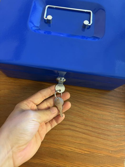 Сейф ключевой замок